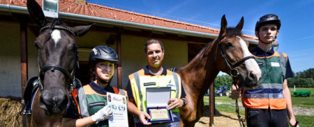 Díjazták a mórahalmi lovas polgárőrséget
