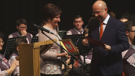 Emlékplakett Mórahalom várossá nyilvánításának 25 éves évfordulójára