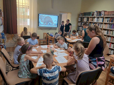 Gyerekek táboroznak a mórahalmi könyvtárban