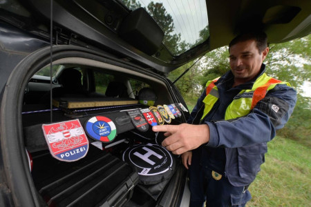 Karjelzések a kalaptartón