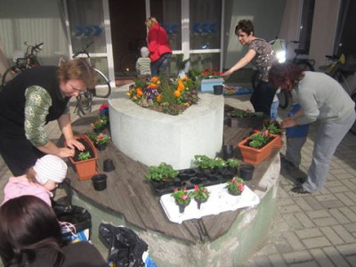 Közös kertészkedés a Napsugár Gyerekházban