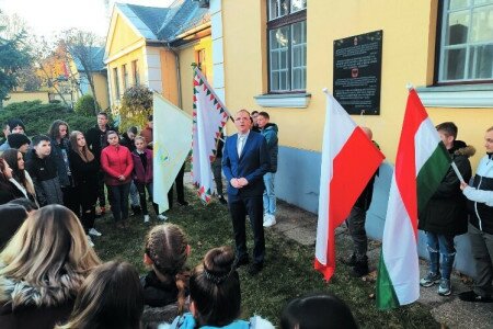 Lengyel menekültek Mórahalmon – A helyi szakképző diákjai emlékeztek meg a múlt századi eseményekről