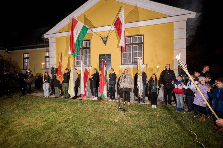 Lengyelország függetlenségének 107. évfordulóján koszorúztak Mórahalmon