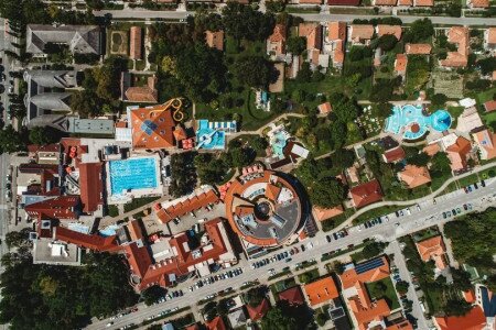Megkezdődtek az energetikai korszerűsítési munkálatok a gyógyfürdőben