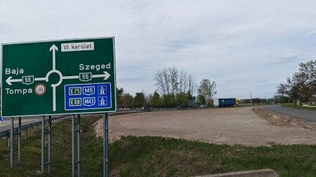 Mi épül Mórahalmon? Rejtély a körforgalomnál, autómosó a benzinkút mellett, bővül a fürdő