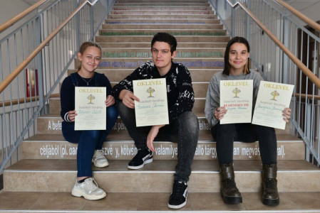 Nemcsak mondják, írják is a költeményeket a mórahalmi szakképző iskola tanulói