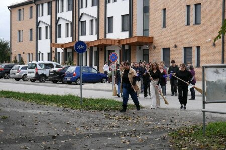 Szemetet szedtek a középiskolások Mórahalmon