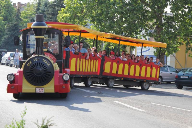 Vonat sínek nélkül 