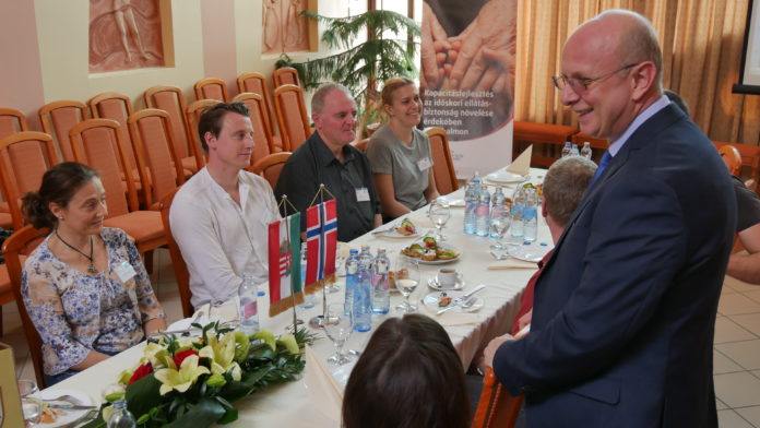 Norvég mintára fejlesztik az idősellátást Mórahalmon