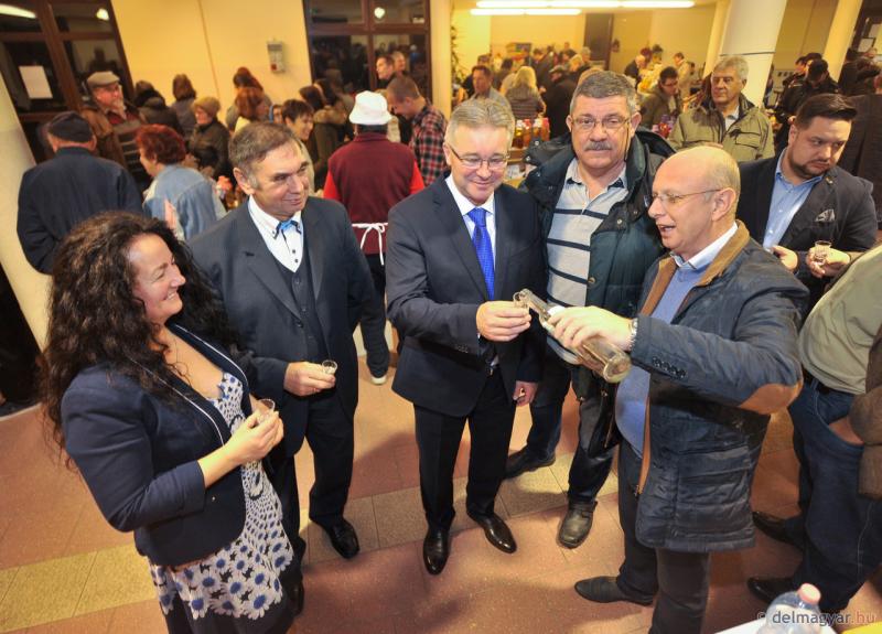 	Tepertővel és pálinkával ünnepeltek Mórahalmon