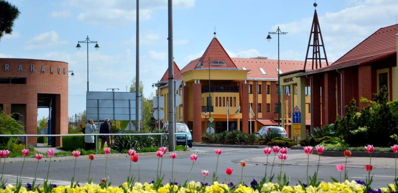 Mórahalmot köszöntik