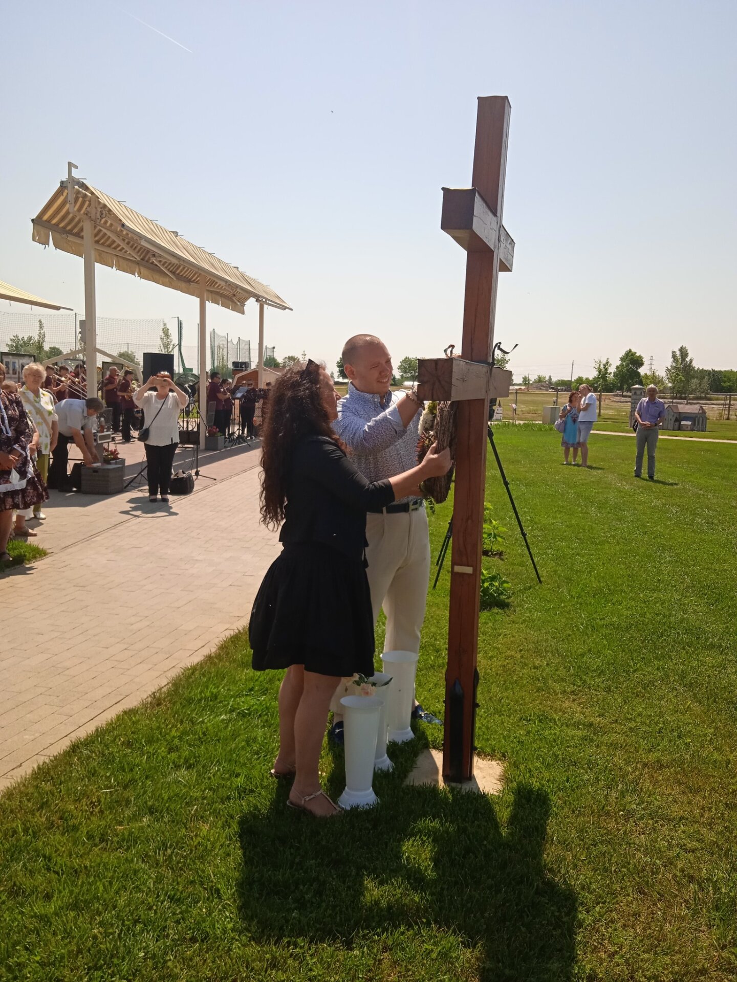 Koszorúzás a kettőskeresztnél