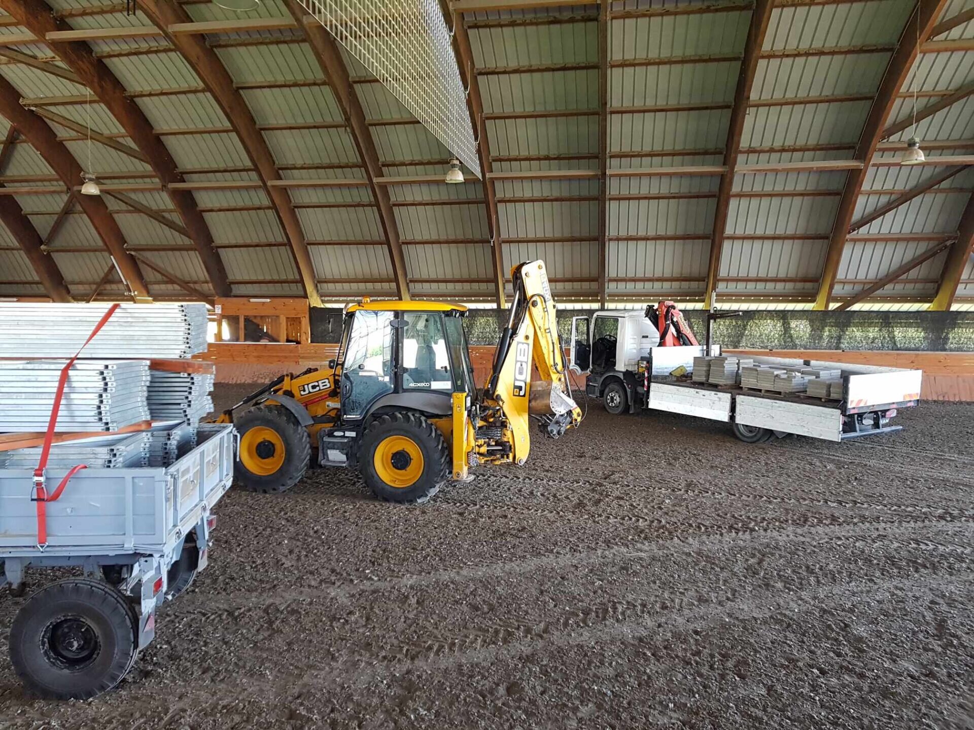 Megkezdték a mórahalmi Patkó Lovas és Szabadtéri Színház nézőterének építését - Kép az építkezésről