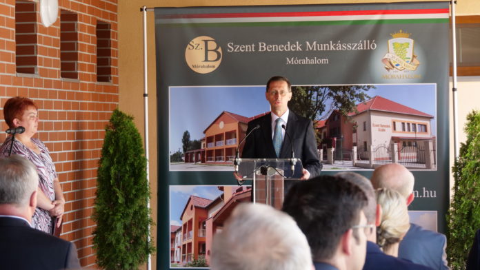 Munkásszállót adtak át Mórahalmon