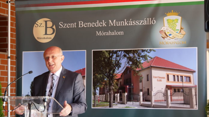 Munkásszállót adtak át Mórahalmon