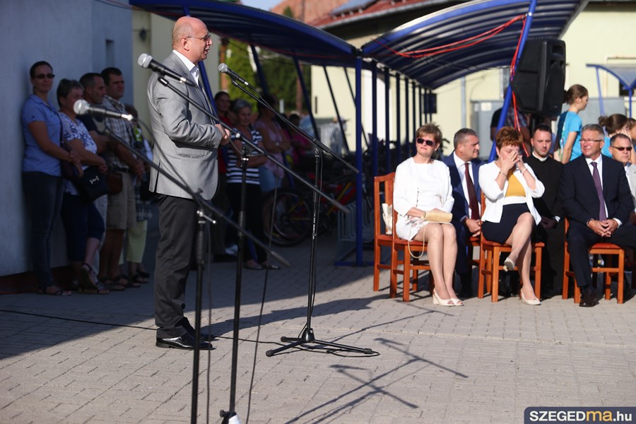 Fejlesztések előtt a mórahalmi iskola