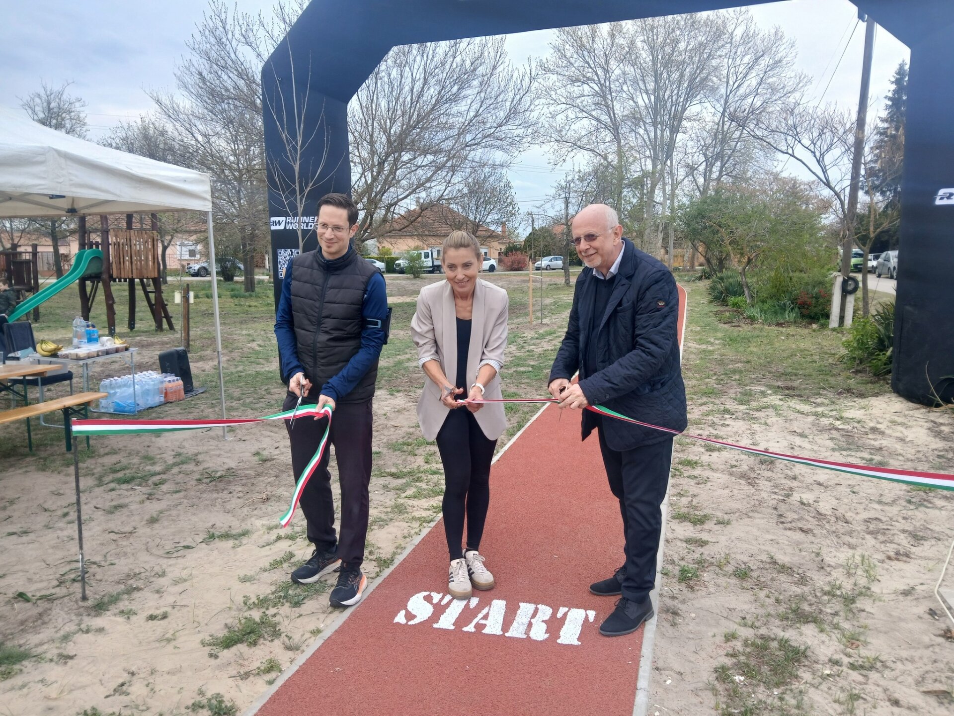 Ünnepélyes keretek között adták át a mórahalmi futópályát 