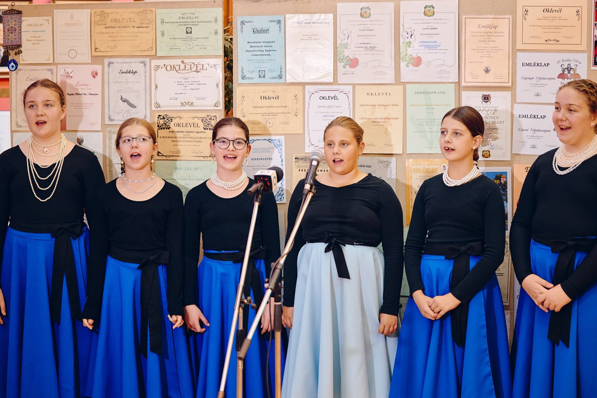 Megnyílt a Mórahalom Néptánc Egyesület 10 éves jubileumi kiállítása