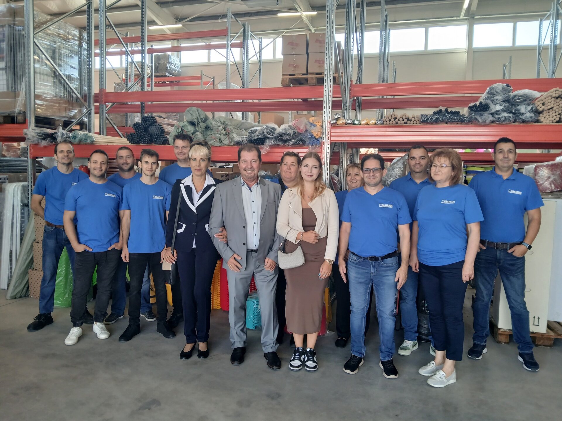 Új logisztikai központját avatta fel a MÓRATRADE-KER Kft. a mórahalmi ipari parkban - Csoportkép